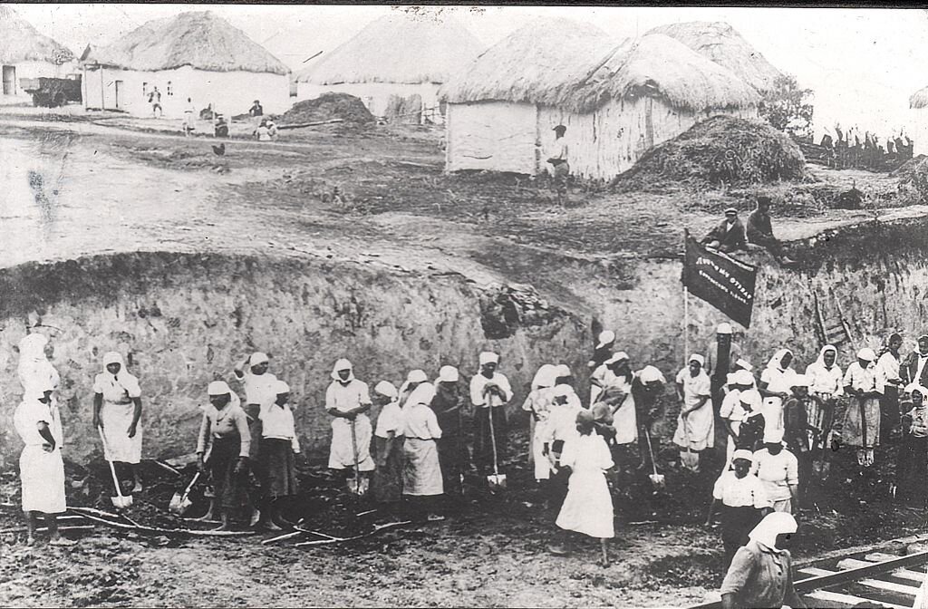 На строительстве железной дороги Старый Оскол-Ржава, 1943 год.