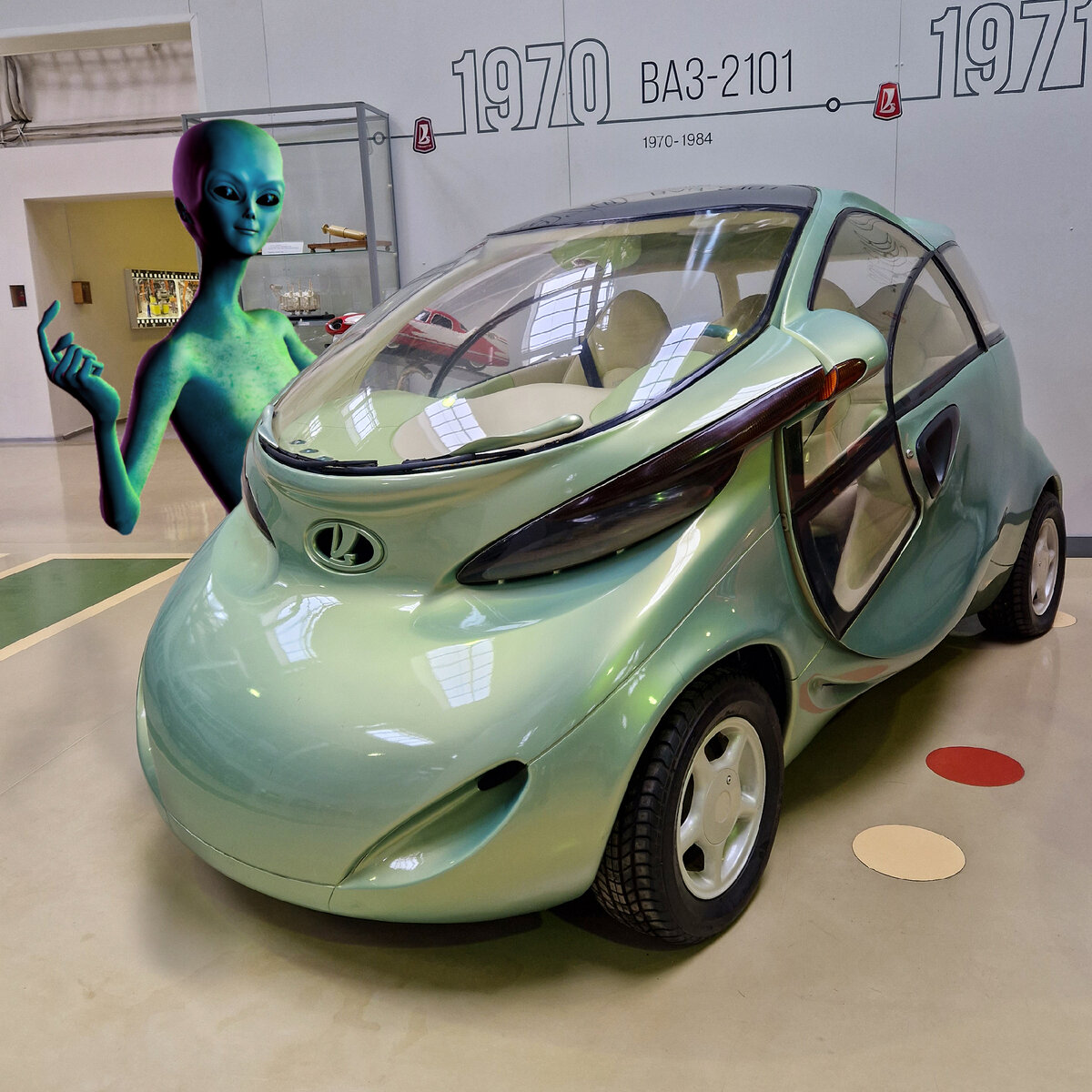 Впервые электрический концепт-кар LADA Rapan показали в Москве в 1996 году.