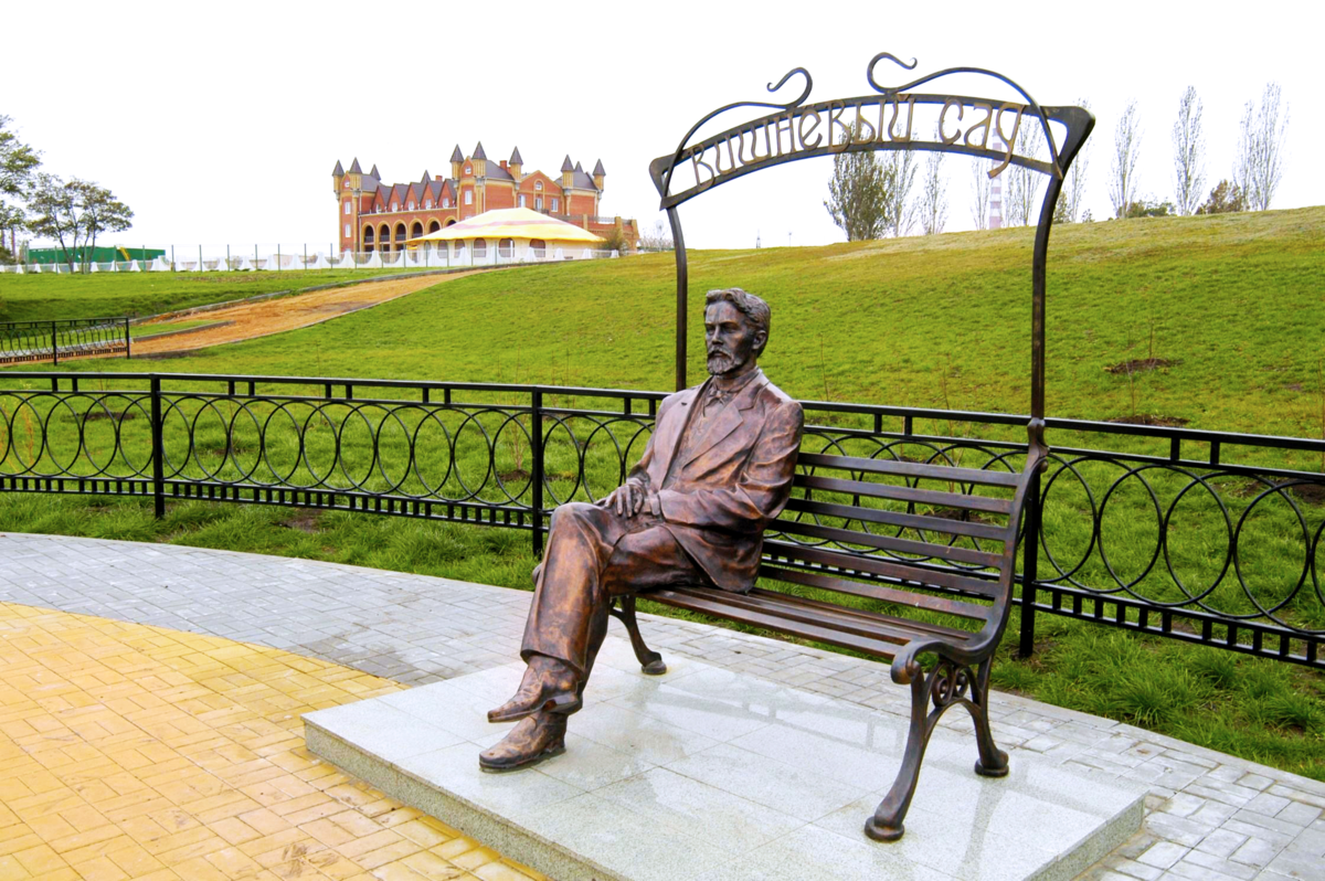 Памятник А.П. Чехову в Таганроге.