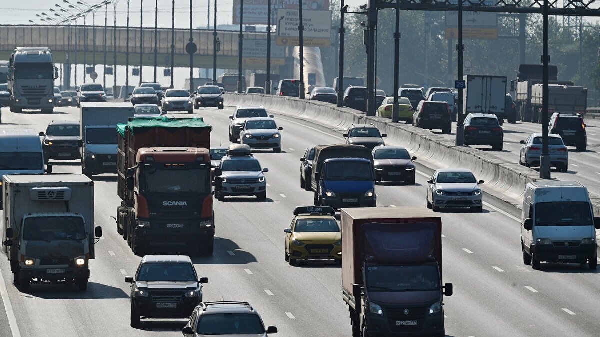   Движение автомобилей на 27 км МКАД в Москве© РИА Новости . Рамиль Ситдиков