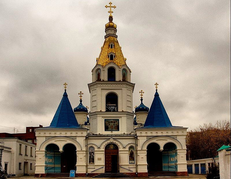 Купола и шатры небесного, "богородичного" цвета