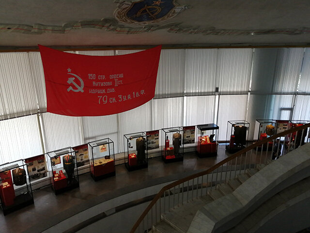 Галерея - стрелка вправо.