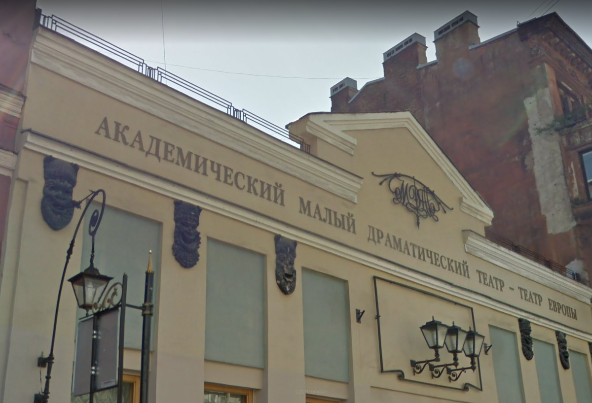    Смольный: театры в Петербурге отреставрируют перед началом сезона
