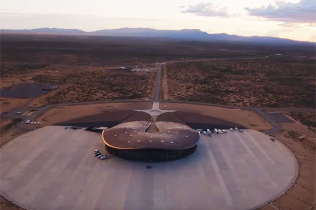    Космолет Virgin Galactic с туристами успешно совершил суборбитальный полет