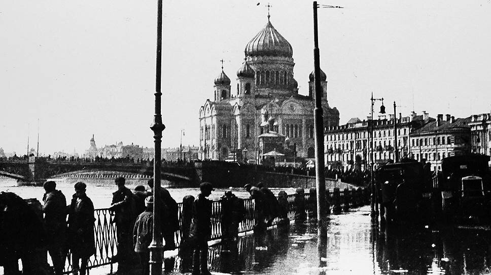    1839 год. Началось строительство Храма Христа Спасителя, продолжавшееся почти 44 года