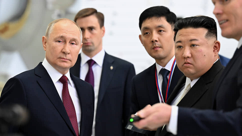 Фото: Дмитрий Азаров / Коммерсантъ📷Владимир Путин (слева) и Ким Чен Ын во время встречи 13 сентября