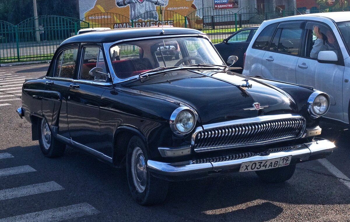 Газ 21 Волга. Ретро-автомобиль в Абакане. Хакасия 2023