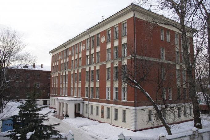 Школа, которую построили в Советское время