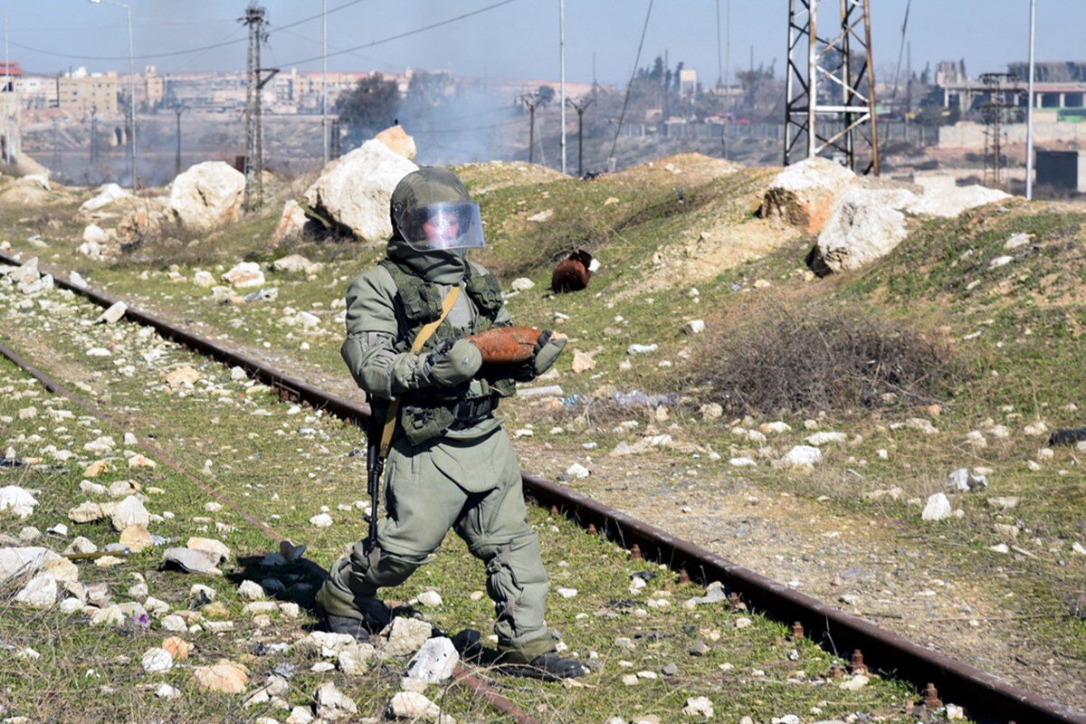 Mine action. Сирия разминирование центр вс РФ. Саперы РФ В Сирии. Министерство обороны РФ Сирия разминирование. Разминирование в Сирии.