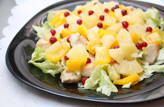 Салат с курицей и ананасами — классический рецепт