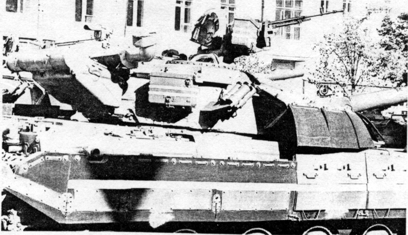 Рис. 2. Вид танка Т-64ВМ2 (Т-64У) сбоку. Хорошо видна дополнительная броня на башне и бортовых экранах модернизированного танка