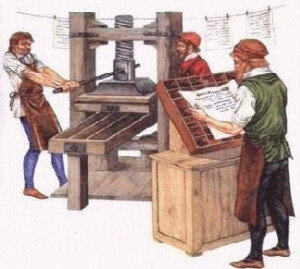 В 1309 году в Европе изобрели бумагу. По другим данным, бумагу изобрели китайцы еще до нашей эры. Они же использовали прообраз печатного станка — печать с помощью печатных досок. А уже 1390 в Германии открылась первая бумажная фабрика. В 1436 году немецкий ювелир и предприниматель Иоганн Гутенберг изобрел печатный станок, его называли «пресс Гутенберга». Буквы в этом станке были деревянными (впоследствии металлическими) и из них можно было набирать любой текст. 