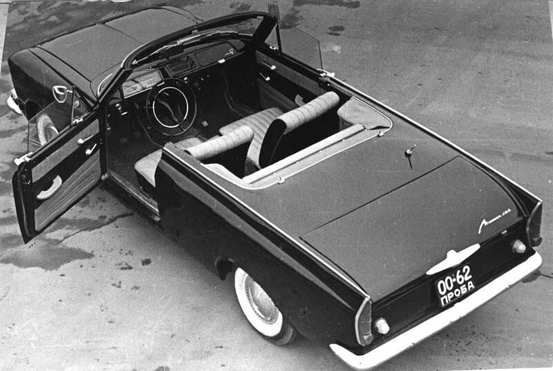 Крыша из стеклопластика весила мало и легко снималась, но такой вариант оказался неудобным для европейцев, привыкшим к складным мягким крышам