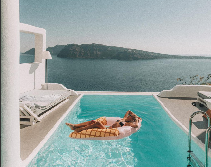 Вид с отеля на острове Санторини