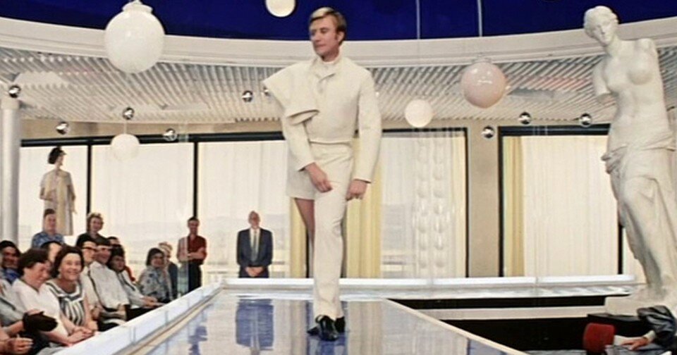 Геша Козлодоев из «Бриллиантовой руки» был создан для этого поприща.