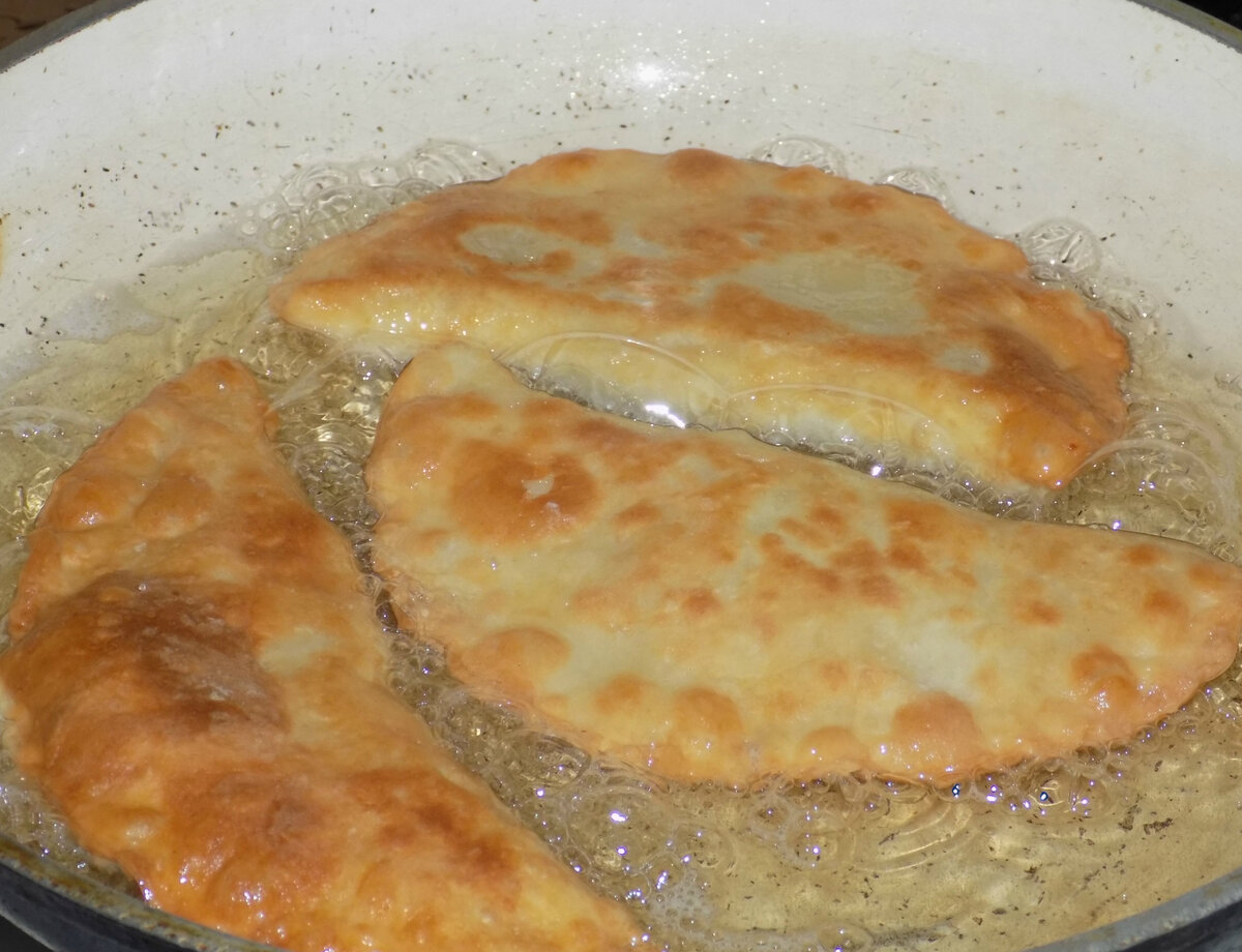 Чебуреки рецепт с фото пошаговый на сковороде с мясом