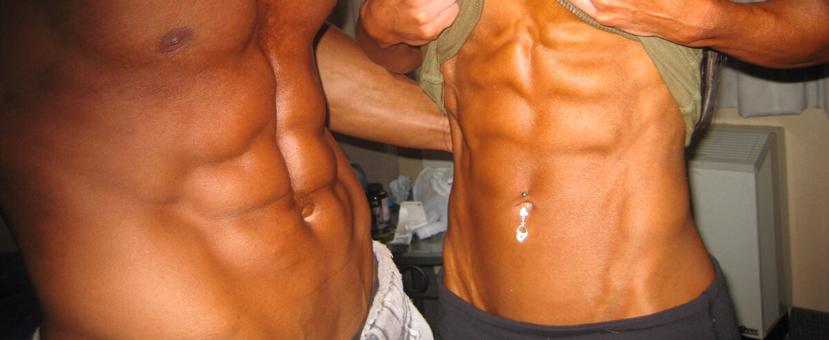 пресс на животе. накаченный пресс. ю пресс. косые мышцы пресса. накаченное тело без лица.