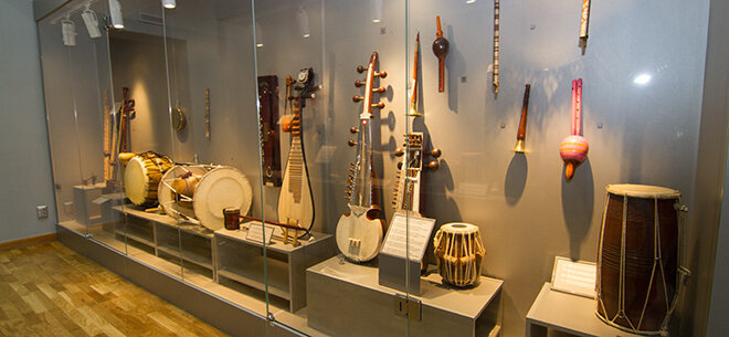 Музей народных музыкальных инструментов алматы. Музей народных инструментов. Музей национальных инструментов. Музей музыкальных инструментов. Музей национальных инструментов.