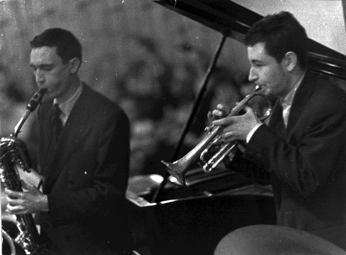 Баритонист Алексей Козлов и трубач Андрей Товмасян. Кафе Молодёжное, 1962