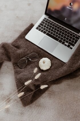 Развитие и продвижение современного бизнеса сложно представить без использования интернет-маркетинга. Доступность и распространённость сети сделало её не только источником развлечений и информации, но и вполне реальным инструментом для ведения бизнеса. А с появлением мобильных гаджетов возможности доступа значительно расширились, что дает возможность практически постоянно поддерживать связь с клиентами и целевой аудиторией.