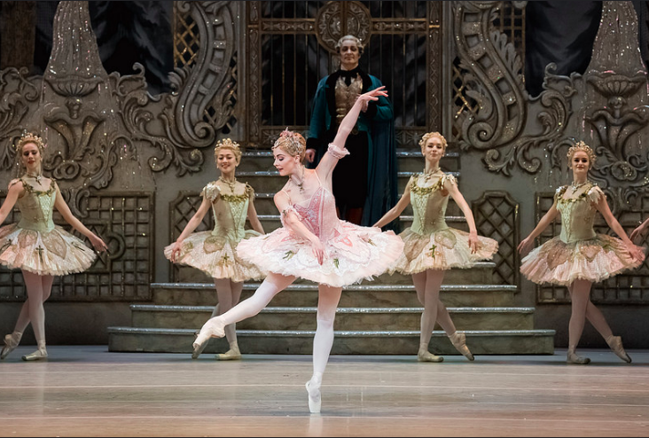 Клэр Калверт в роли Розовой Феи в балете "Щелкунчик", The Royal Opera Season 2018/2019. © 2017 ROH. Photographed by Karolina Kuras.