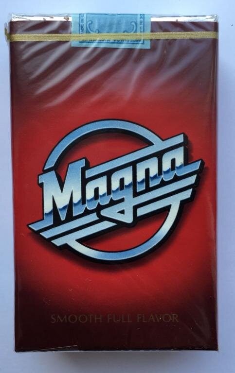 Американские сигареты "Магна". Пачка начала 90-х, еще не снабженная российской акцизной маркой. 