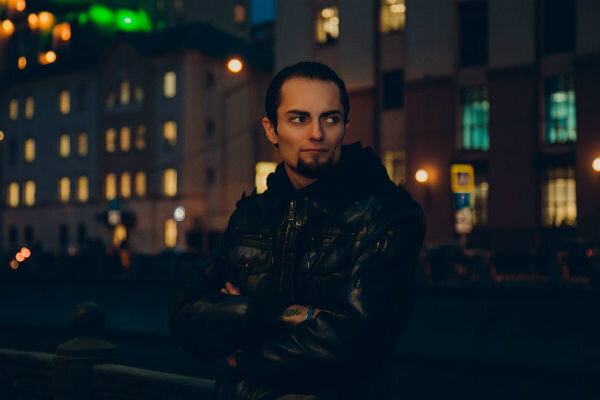 «Конечно, были персонажи, которых с натяжкой можно назвать экстрасенсами, но обманщики не встречались. Очень часто некоторые участники несли чушь на испытаниях. Как пример, были у нас две «матрешки» похожие, которые позиционировали себя как колдуньи, а на самом деле таковыми не являлись. Однако приходили и толковые ребята», - отметил Энзигаль.Намтар Энзигаль // Фото: Соцсети