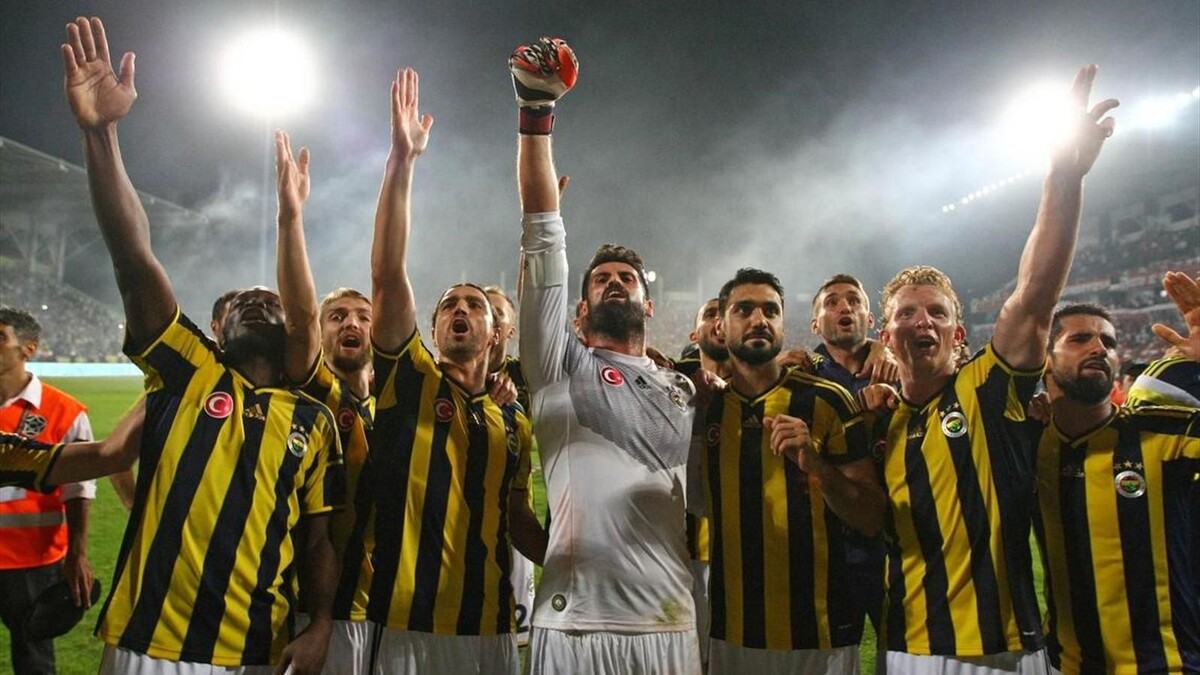 На стадионе Фенербахче всегда жарко