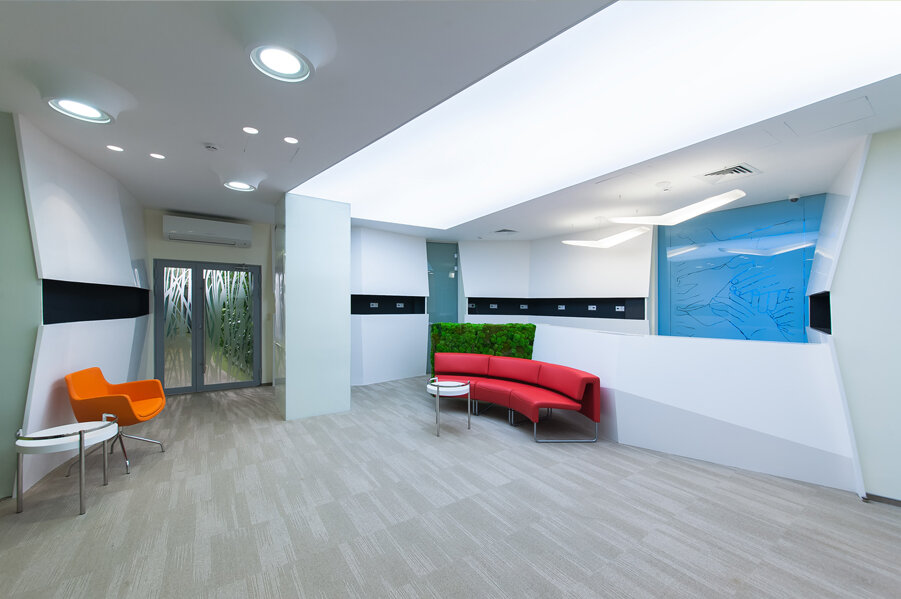 На фото - офис Скинкеа, проект освещения сделан ЭК Эко Свет с использованием светильников российской ТМ Световые Технологии