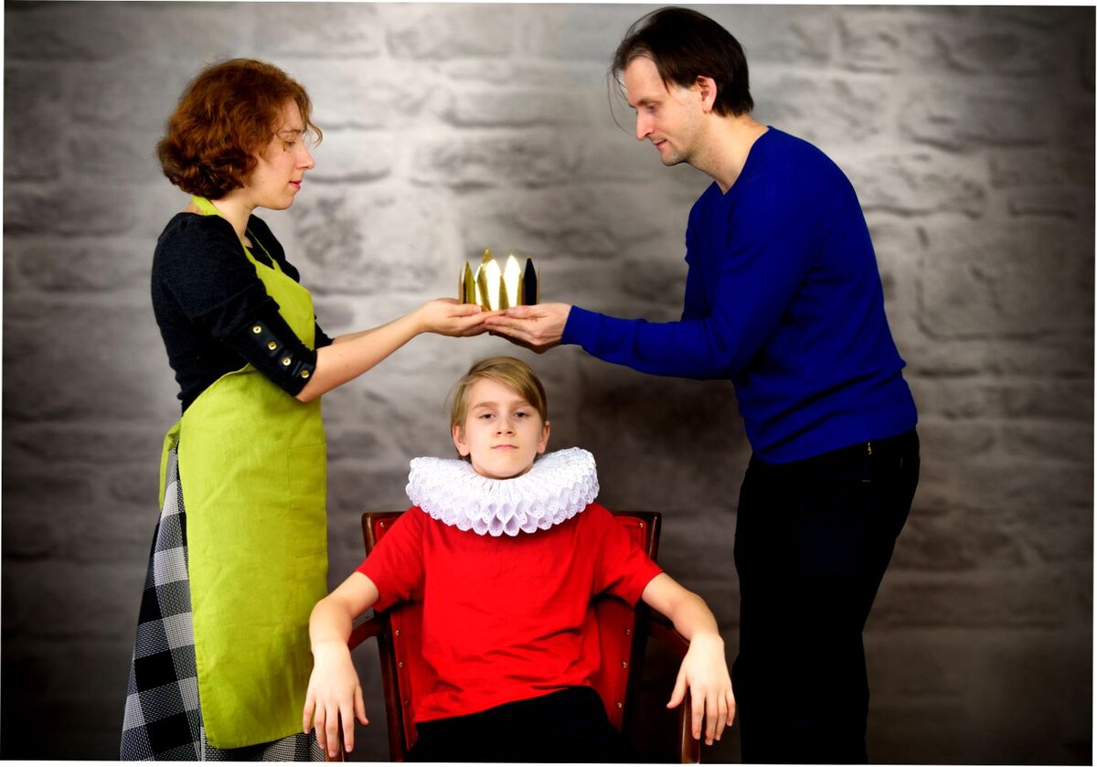 Не стоит опекать ребенка, как короля. (Источник фото: http://detki.co.il)