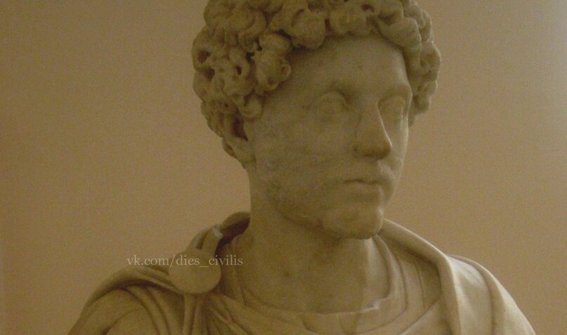 Молодой Марк Аврелий. Скульптура из коллекции Национального археологического музея (Неаполь).