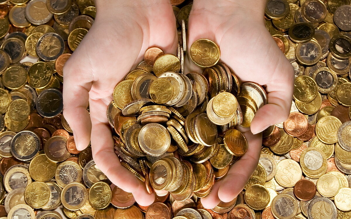 фото: https://stmed.net/sites/default/files/coin-wallpapers-28520-9318073.jpg