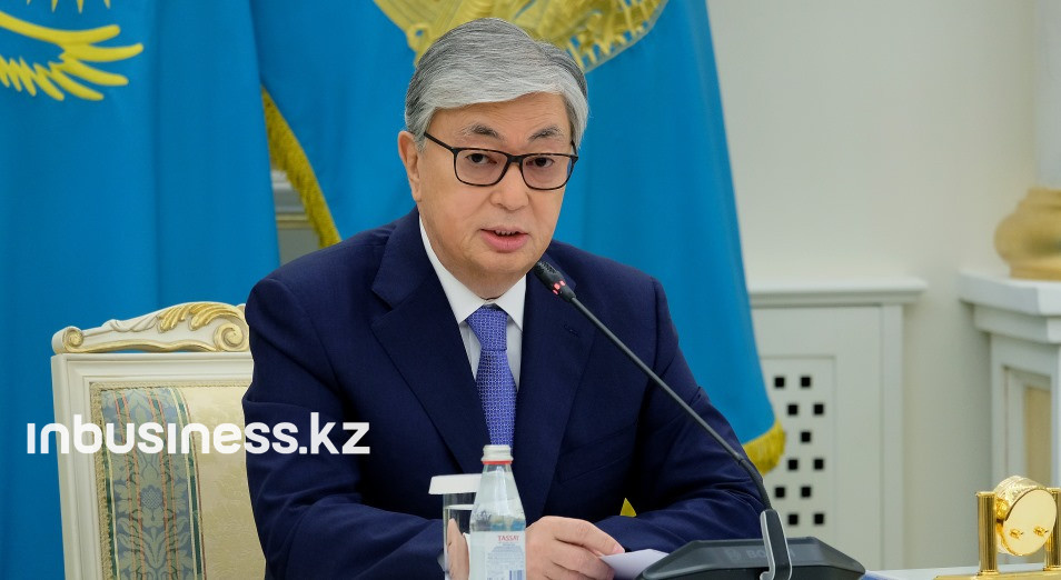 Церемония проходит во Дворце независимости. 	
Подробнее: https://inbusiness.kz/ru/news/pryamaya-translyaciya-inauguracii-prezidenta-kazahstana
Любое использование материалов допускается только при наличии гиперссылки на inbusiness.kz
