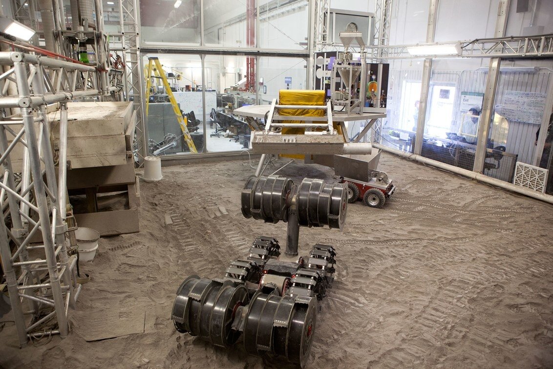 DIMITRI GERONDIDAKIS/NASA