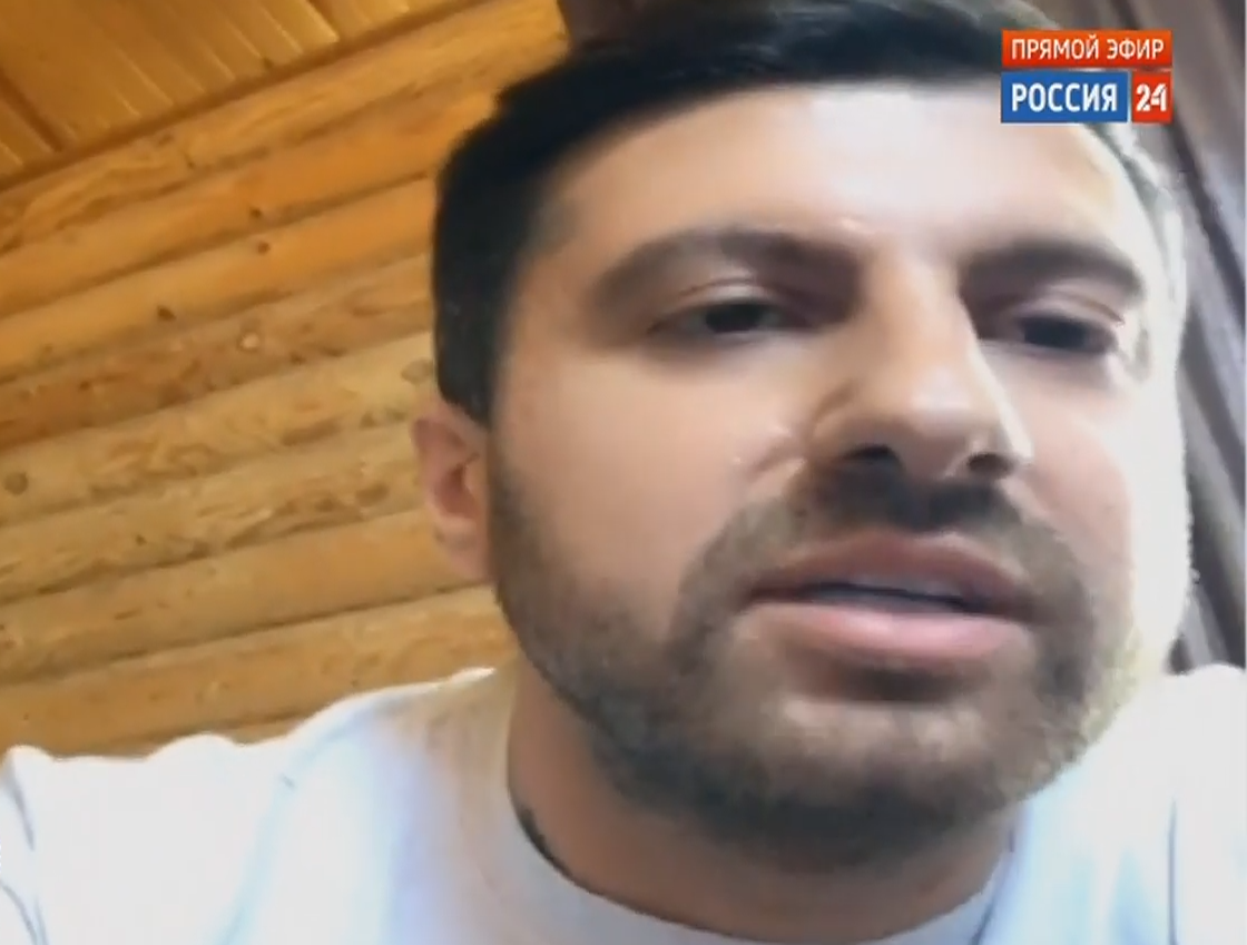 Амиран Сардаров задаёт вопрос на "Прямой линии"