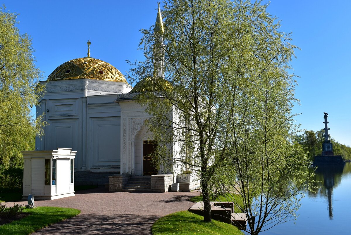 Турецкая баня, Большой пруд и Чесменская колонна вдали. 