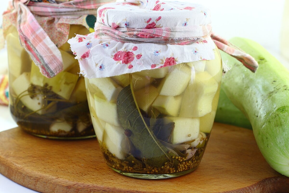 огурцы с семенами горчицы. огурцы маринованные резанные. огурцы с горчицей. огурцы маринованные. огурцы на зиму с луком и горчицей.