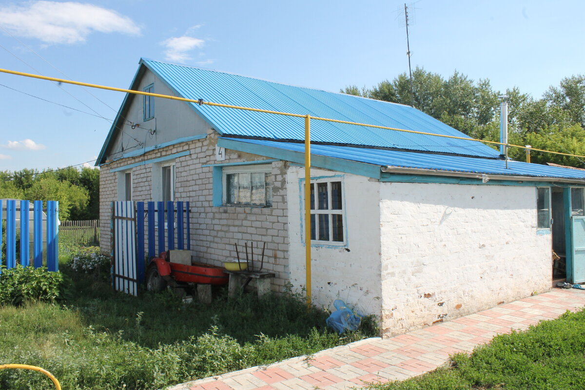 Так выглядел дом год назад.