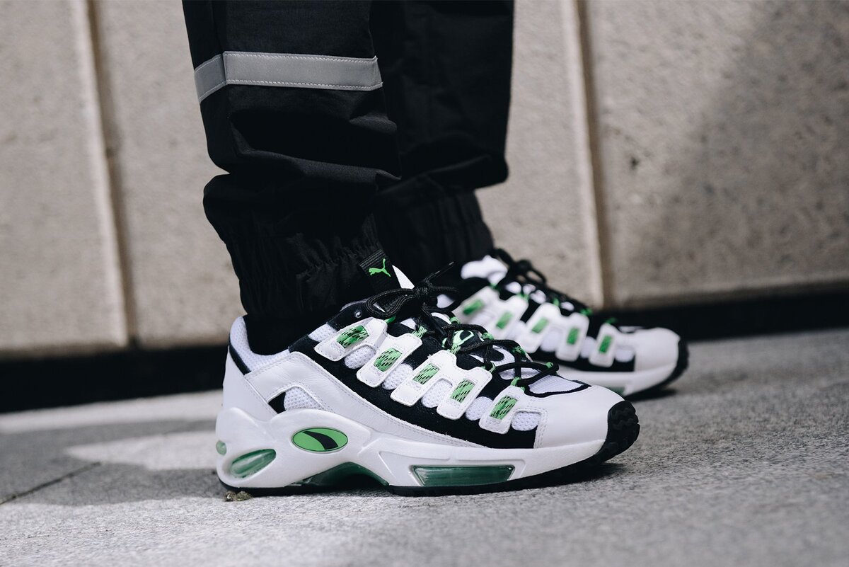   PUMA CELL ENDURA                                                                                                                                                      
 В далеком 1998 году мы представили беговому сообществу кроссовки Cell Endura, которые сразу же полюбились бегунам на длинные дистанции благодаря тому, что они обеспечивали устойчивость и обладали отличной амортизацией. В этом сезоне PUMA предлагает на их основе новую модель уличной обуви, которая вобрала в себя все достижения технологий эластичных и упругих вставок CELL и OG, добавив к ним целый набор современных материалов в дизайне верха и стильное цветовое решения