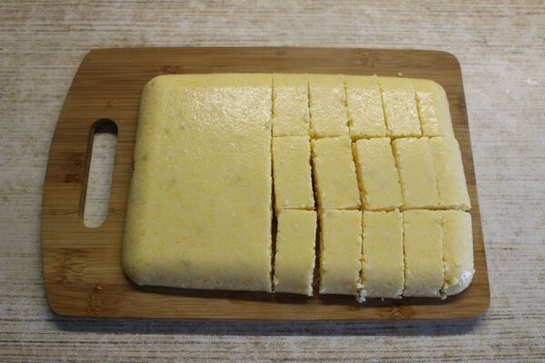 Палочки из поленты (кукурузной муки) с сыром и чесноком (пошаговый рецепт с фото)