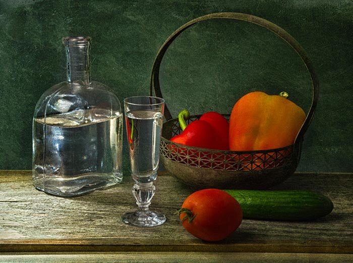 Водка в старинной бутылке.