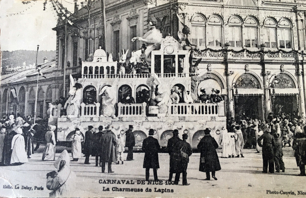 Источник - http://www.nicecarnaval.com/