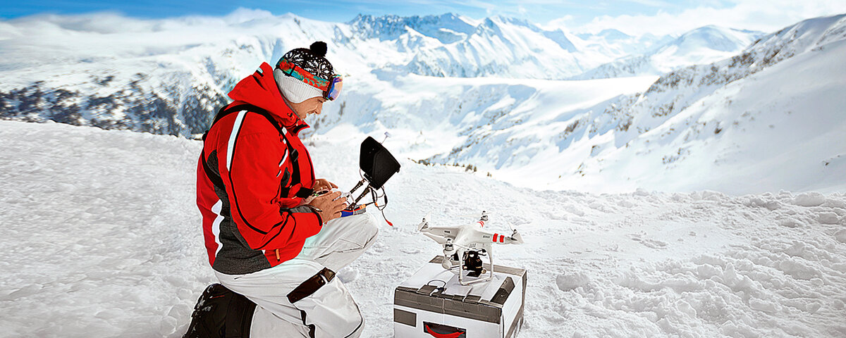 Цифровизация позволяет контролировать все процессы снегообразования и других жизненно важных для ГЛК систем из одного компактного центра принятия решений. Тотальная автоматизация в последние годы стала нормой функционирования курорта. Приятно, что эта полезная практика пришла в Россию – пусть и с некоторым опозданием.