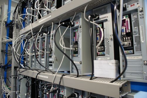 Проблема  с медленной работой базы данных сервера решилась сменой хостинга  и покупкой нескольких доменных имен. Теперь все летает и сайт NetVault  доступен вновь, да еще и по нескольким доменным именам и зеркалам.  Осталось дело за малым — привлечь на мой сайт читателей. По пути  обзавелся SSL-сертификатом, теперь никаких предупреждений вылетать  не должно.