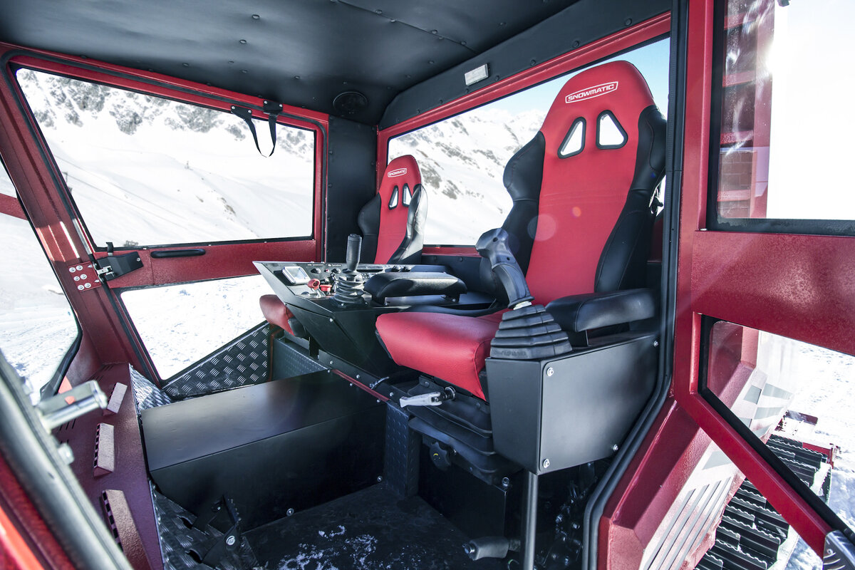 Кабина Snowmatic ST200. Фото Николай Пальцев.
