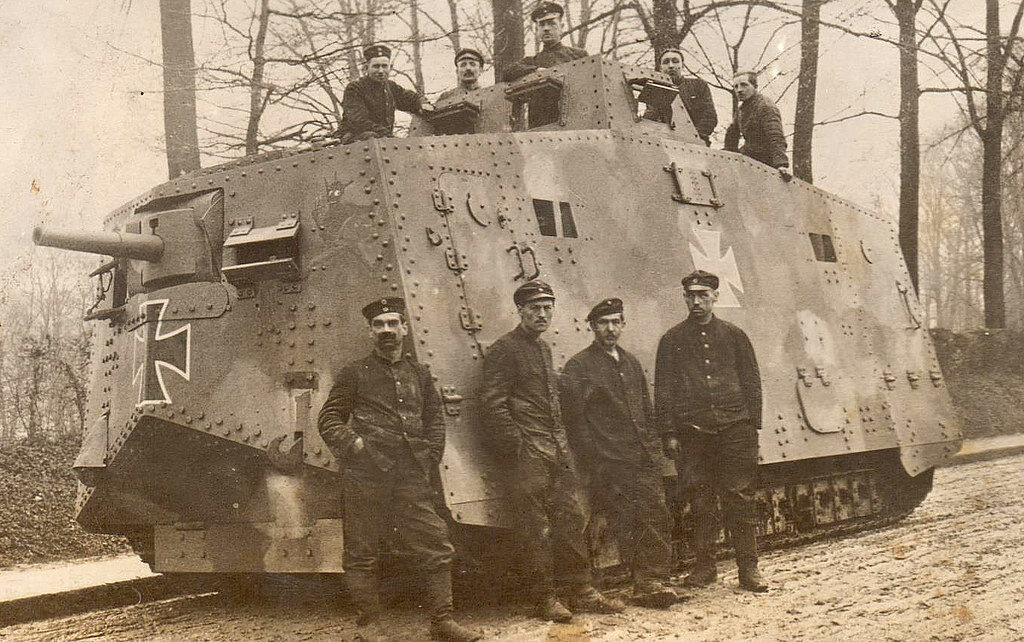  A7V "Mephisto" с экипажем.