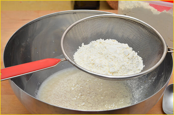 Просеиваем муку. Яндекс фото.