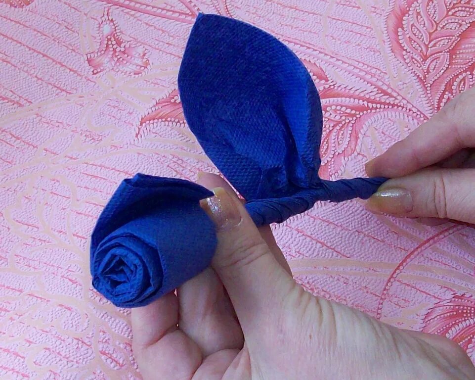 Розочка из салфетки бумажной
