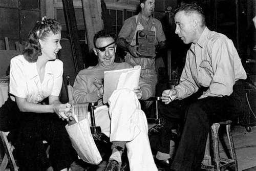 Рауль Уолш на съемках "Большой тропы"