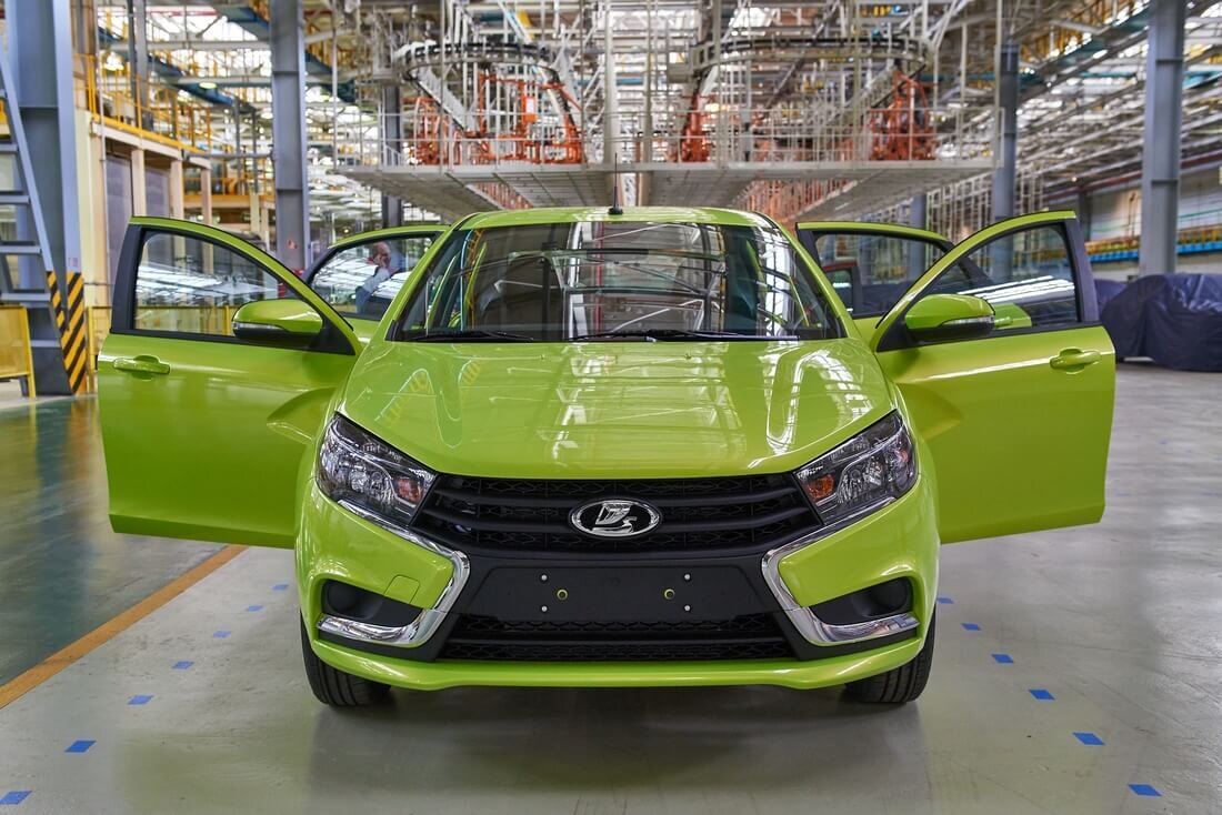 Ваз 2101 заводской цвет. Lada vesta завод. Ваз 21013 голубая адриатика. Коды цвета ваз 2107. Ваз 2101 с завода.